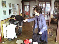 赤い三角屋根記念館のひとこま