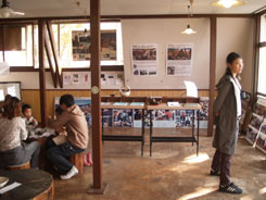 赤い三角屋根記念館のひとこま